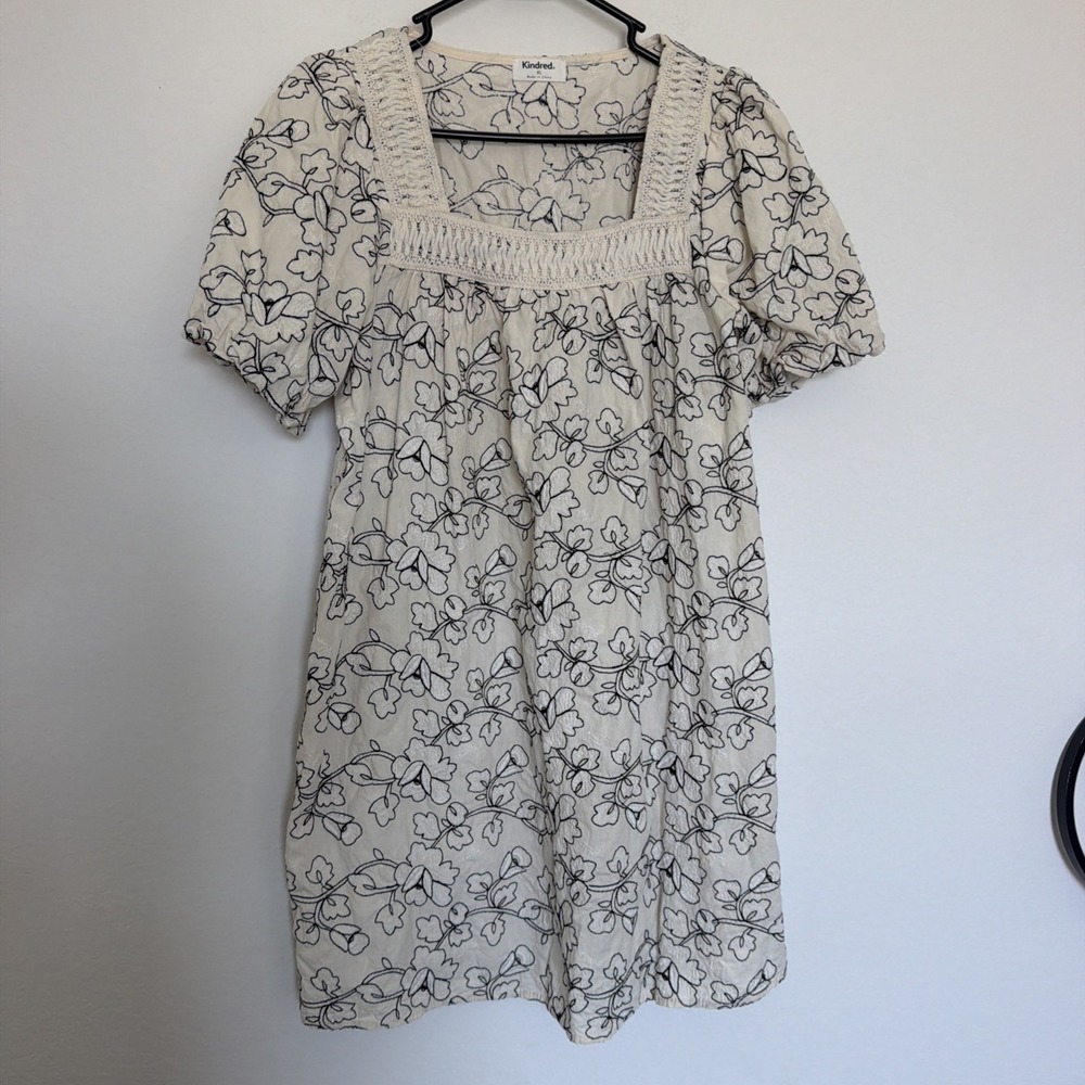 Kindred White Floral Embroidered Boho Dress crochet Square Neck Size XL